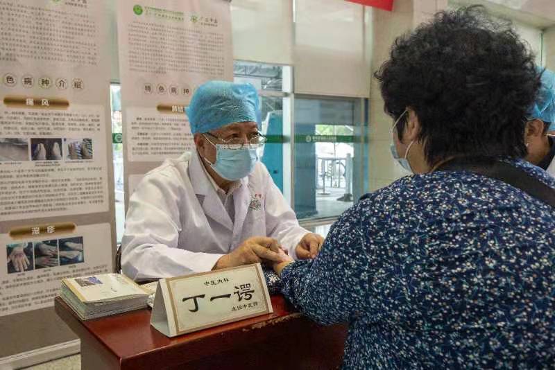 孟河医派传承工作室落户常州四院名老中医开展义诊