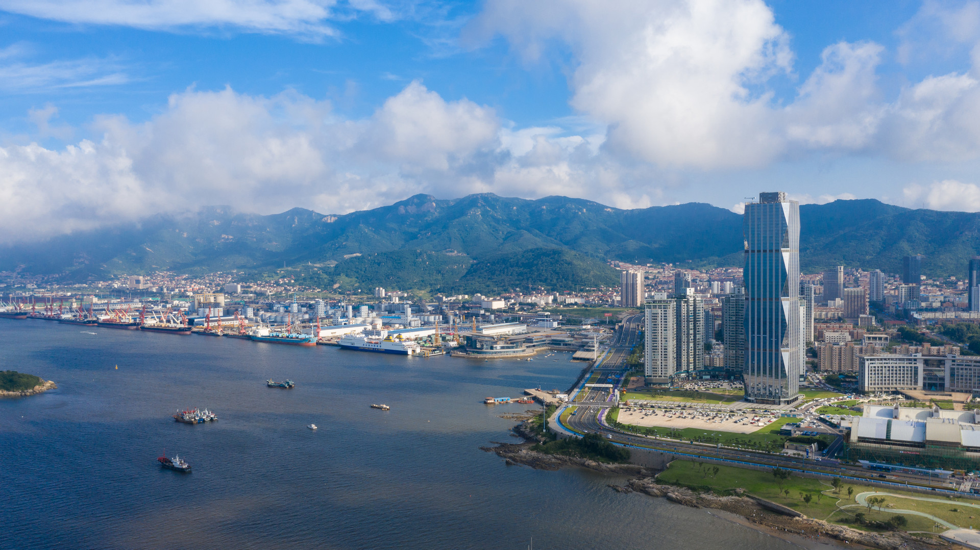 连云港开发区高标准打造现代化新港城几何中心