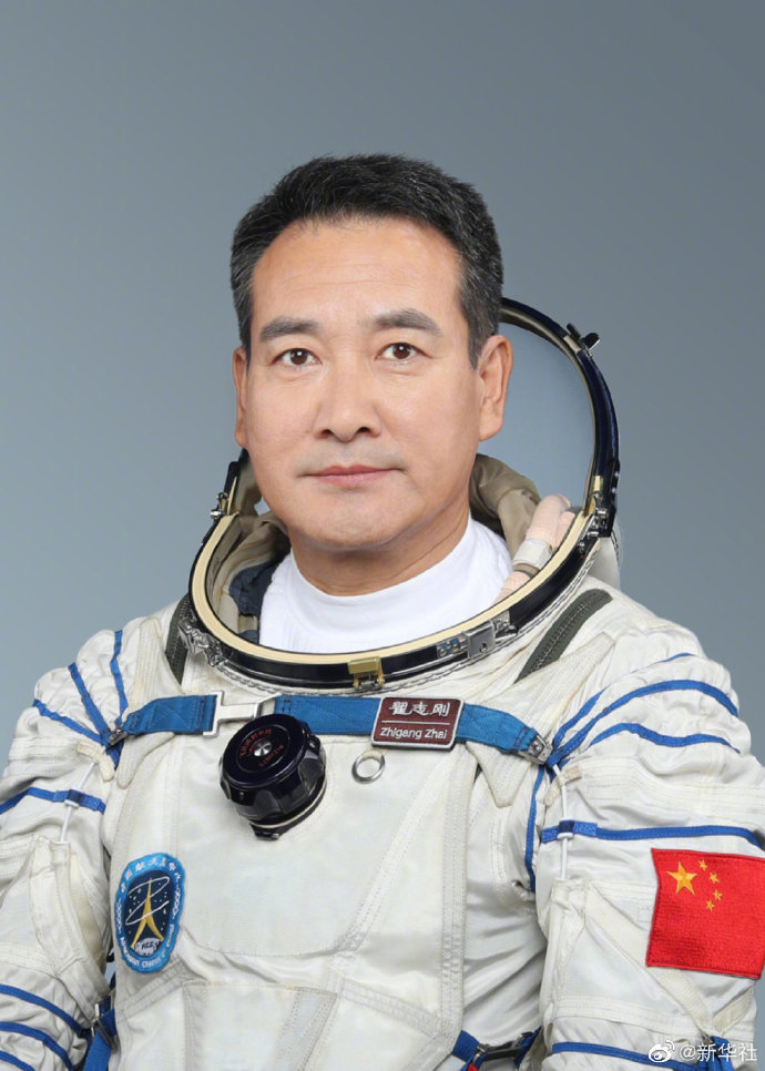 神十三新“出差三人组”简历公布！王亚平将成中国首位出舱女航天员