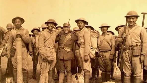 历史珍贵影像：1945年中国驻印军与中国远征军在芒友会师