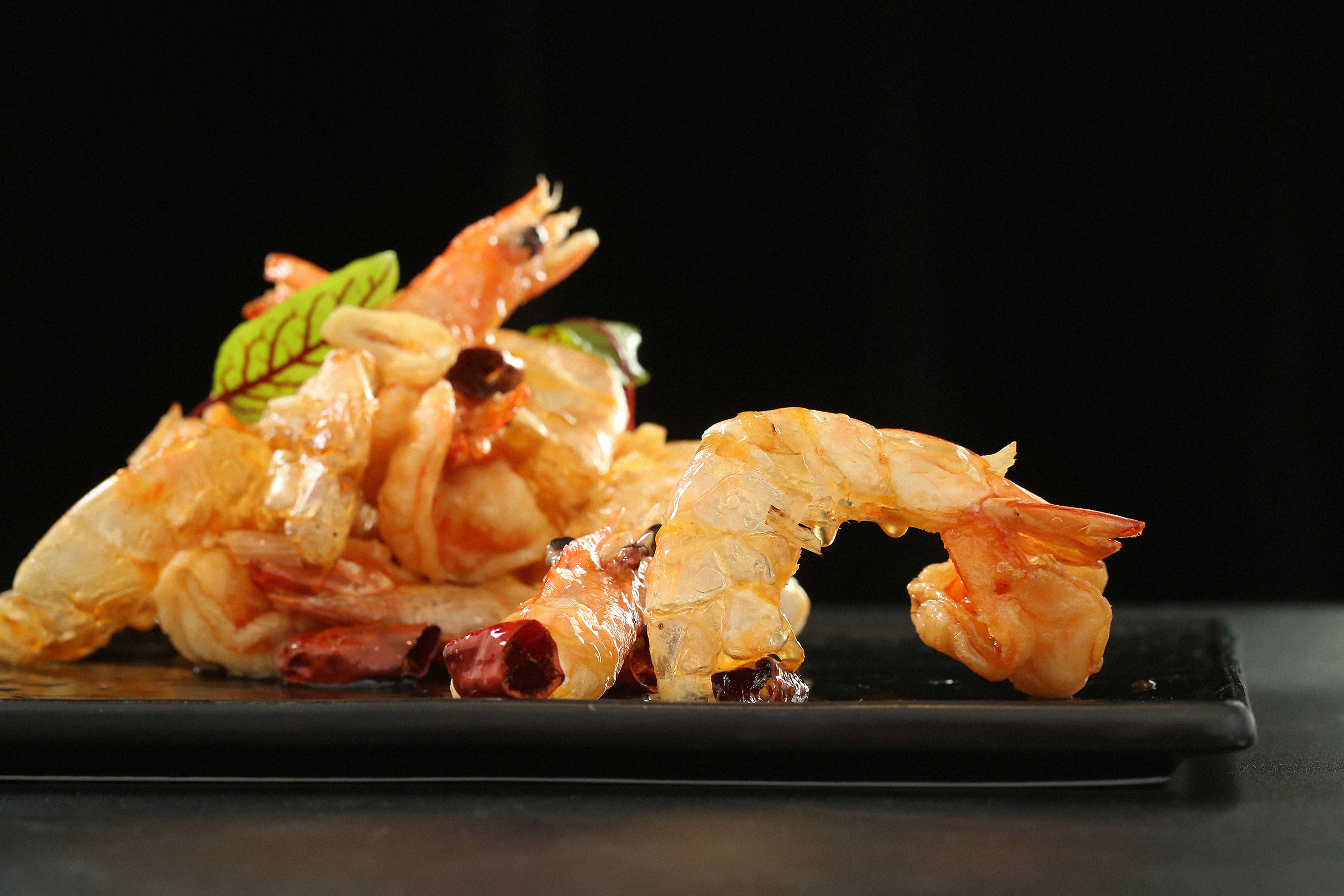 脆皮大明虾:我们选用南美洲厄瓜多尔的虎头青虾,值得一提的是我们用