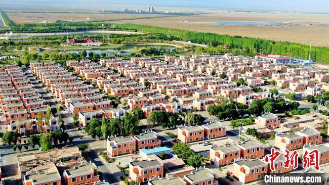 图为航拍阿克塞哈萨克族自治县县城(资料图)阿克塞县委宣传部供图