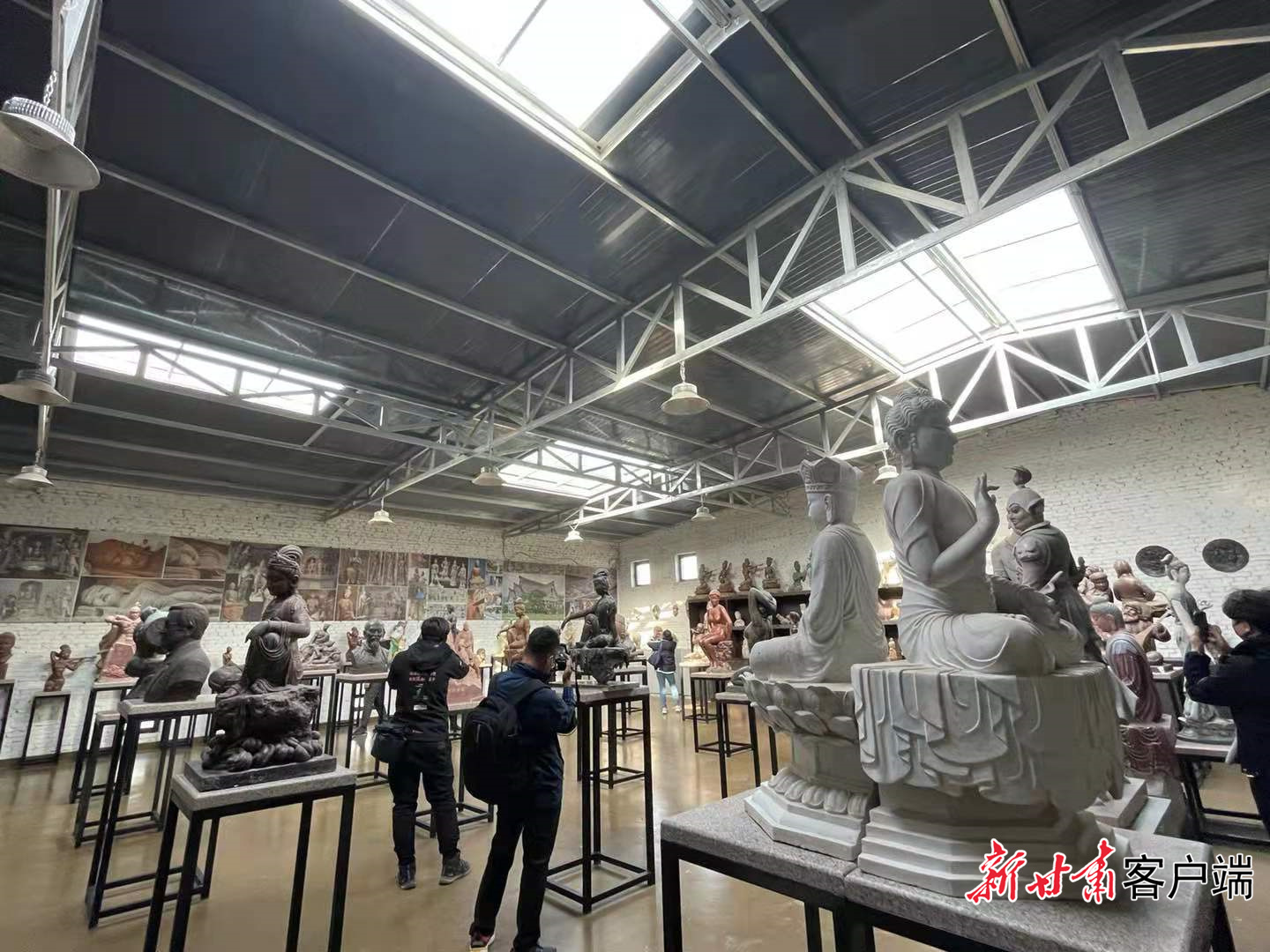 带着“飞天”梦，他打造了敦煌莫高里工匠村