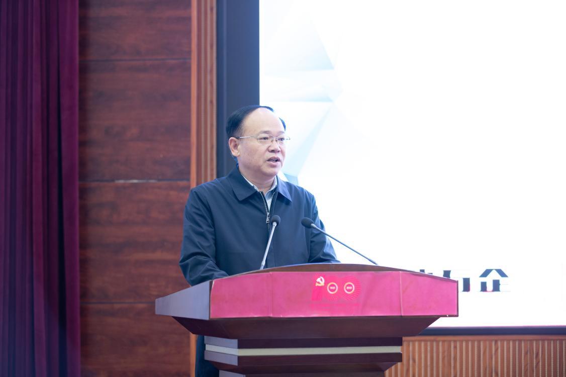 开封市教育体育局党组书记,局长娄和彦主持仪式