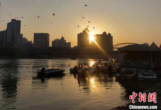 图为2021年9月，黄河兰州主城区段风光。(资料图) 冯志军 摄