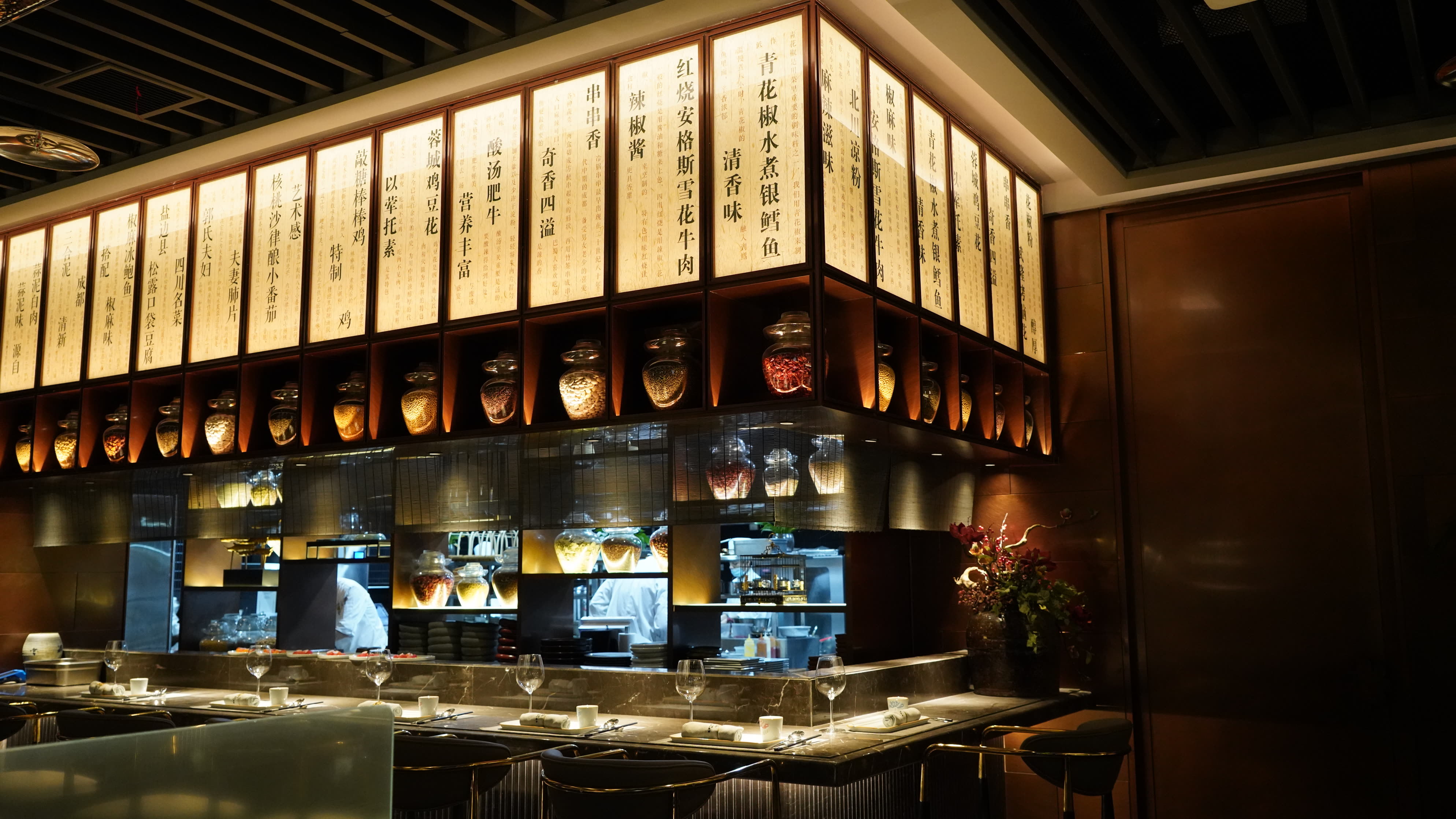 2021凤凰网美食盛典上海提名餐厅丨映水芙蓉(白玉兰店)