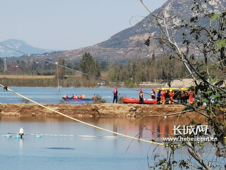 石家庄平山县一公司通勤车坠河 已救出39人凤凰网河北_凤凰网