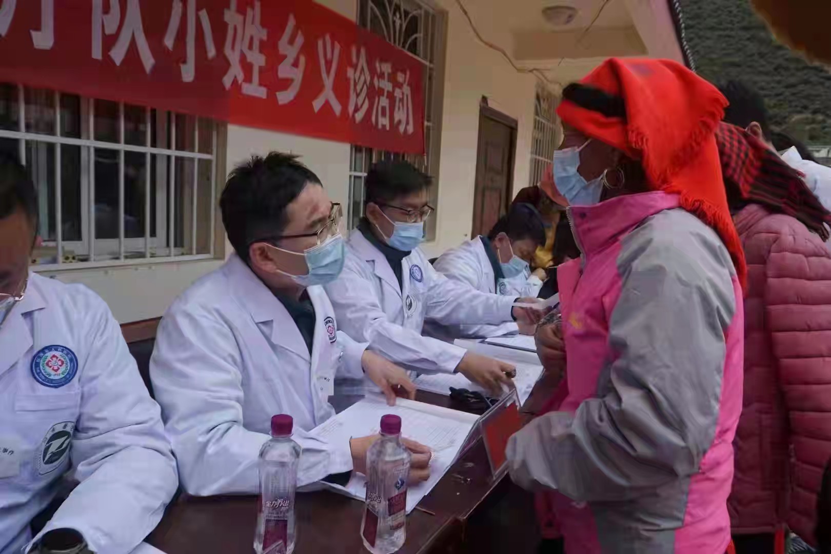 走村入户 同济国家巡回医疗队将健康帮扶送到家门口