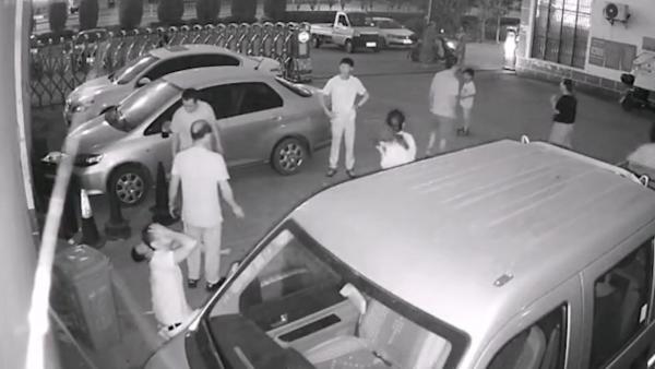 上饶男子徒手接住坠楼男孩面部骨折，其父：几秒时间没多想
