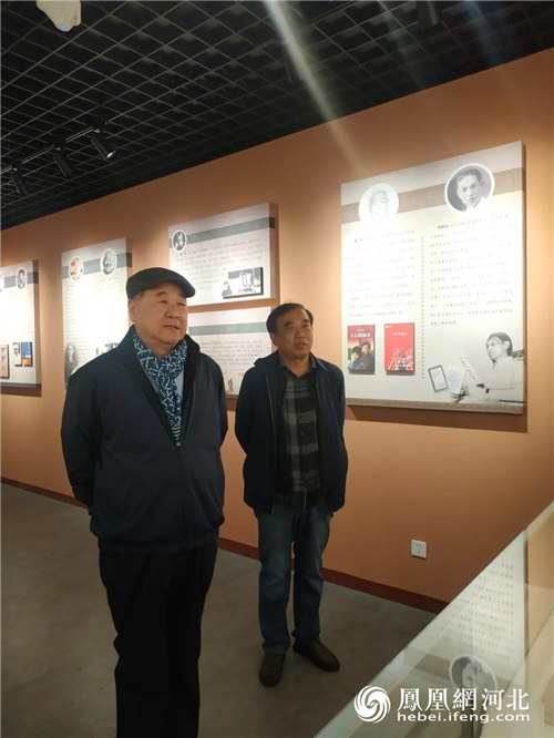 图5：参观《保定作家群展》、《莲池书院展》