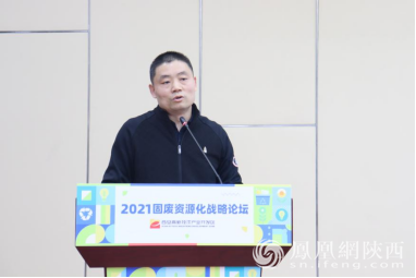 西北政法大学环境法律与政策研究中心主任丁岩林发表主旨演讲