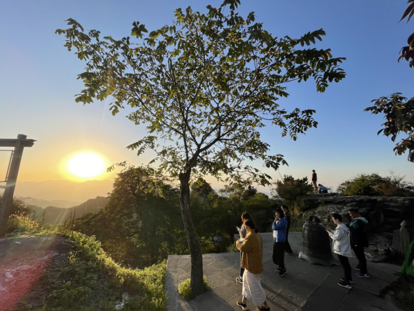 这种武当金顶祈福、休闲的方式 爱了！