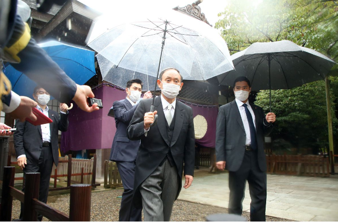 日本前首相菅义伟参拜靖国神社