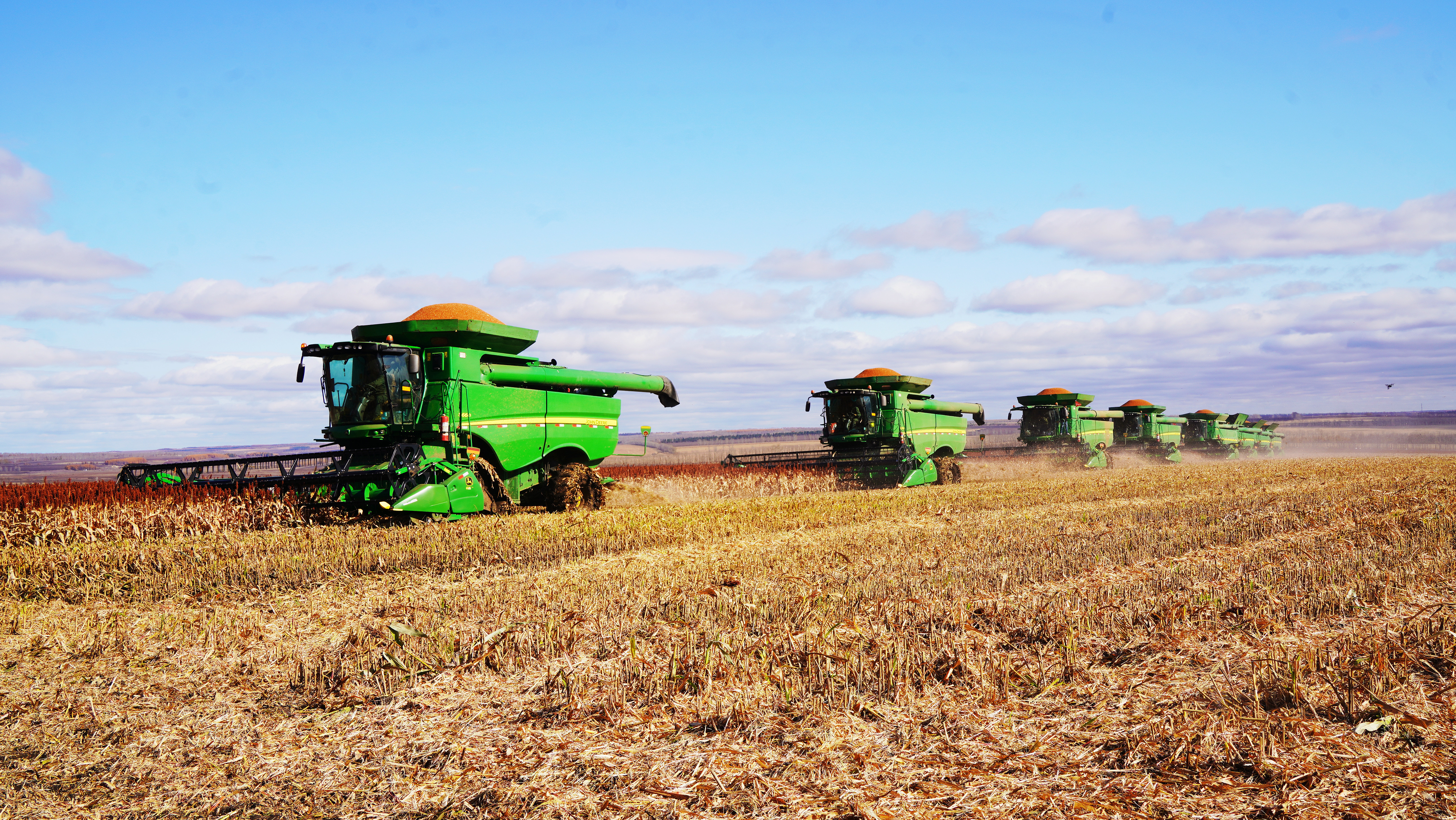 北大荒集团粮食作物收获全面告捷