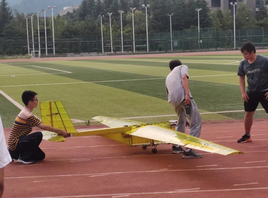 暑期队员们紧张备赛