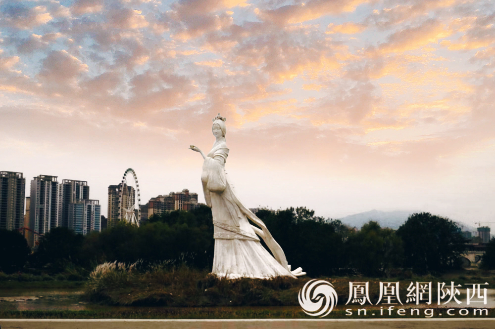 汉中天汉湿地公园：生态修复让乱石滩变江南风情街