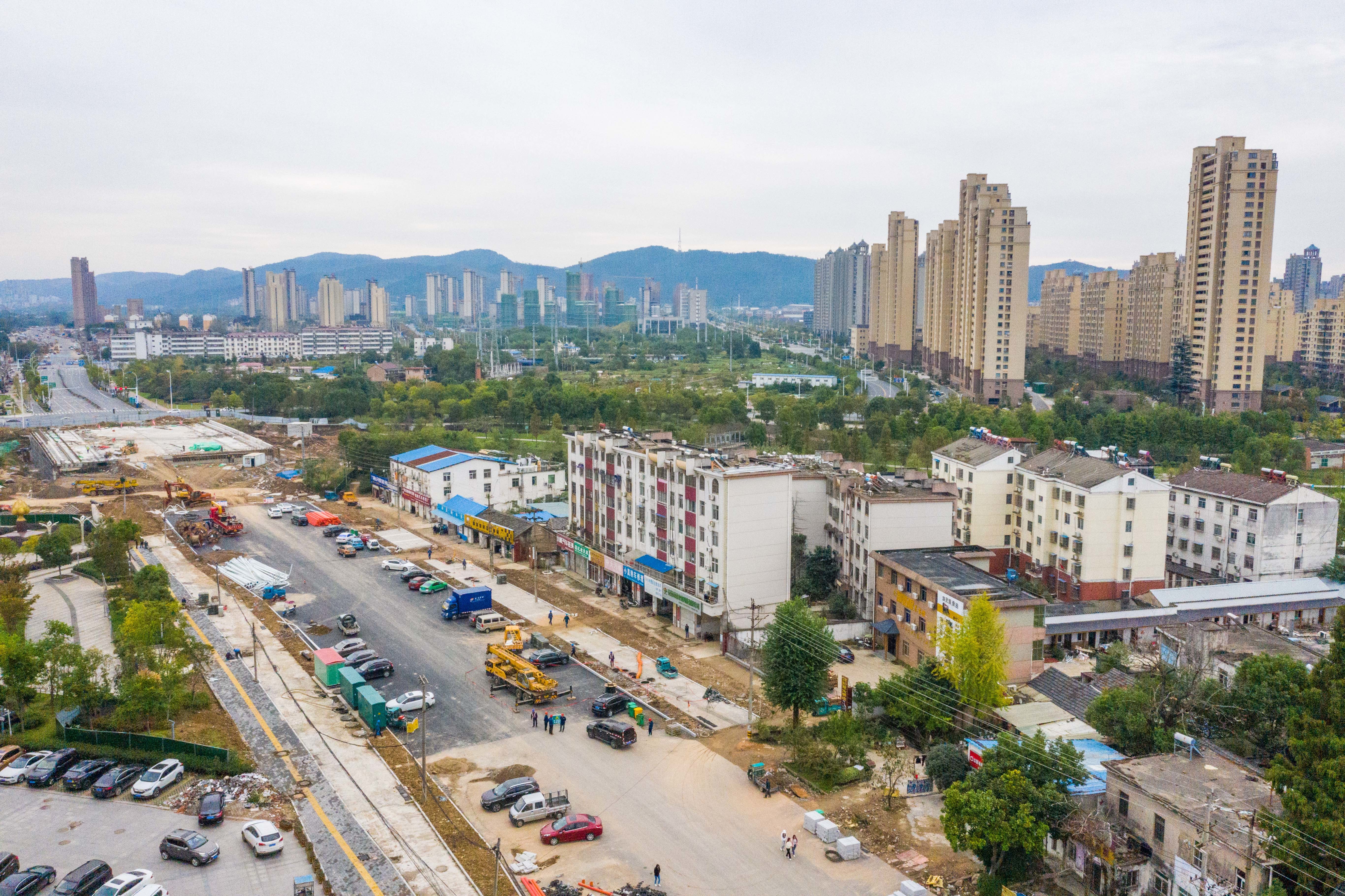 保障城市发展,开拓城市地下基础设施建设,庐江县政府正式对庐城镇庐巢