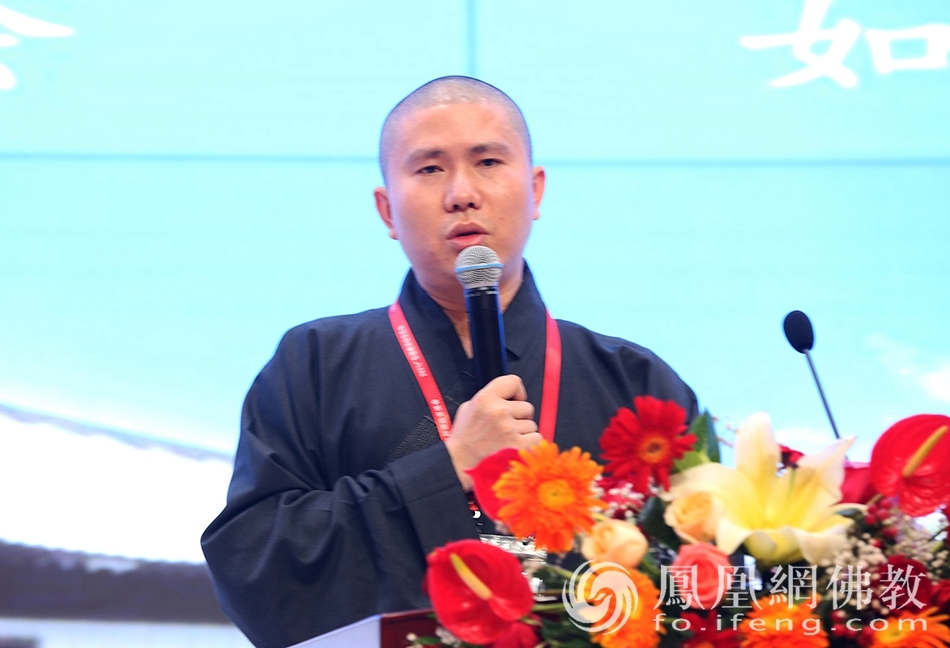 界耀法师引导家人走向佛法光明