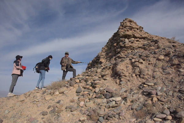 玉门市 昌马乡天生桥烽燧调查现场