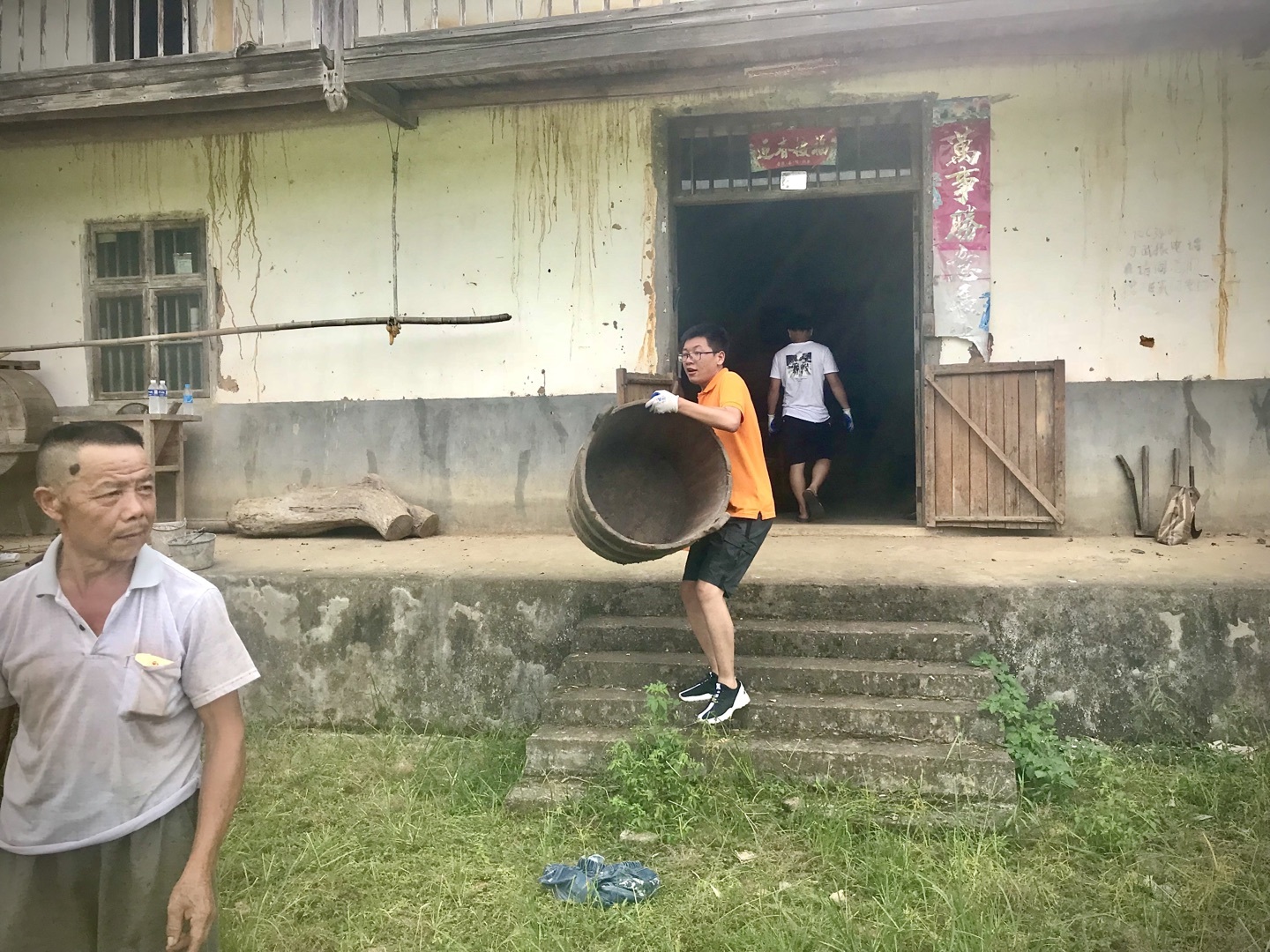 23岁驻村干部扶贫时牺牲 2年后父亲继续接力做帮扶