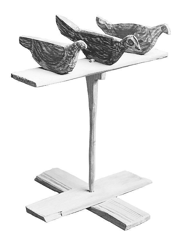 甘肃省博物馆藏汉代彩绘木鸡栖架，武威磨嘴子出土。