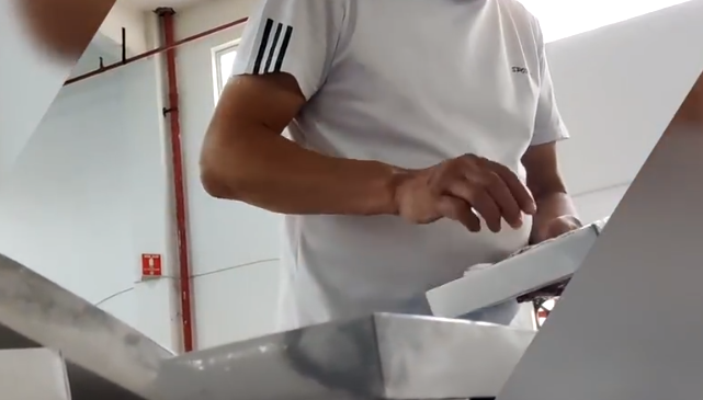 暗访网红海鲜电商乱象：味库海鲜随意更改生产日