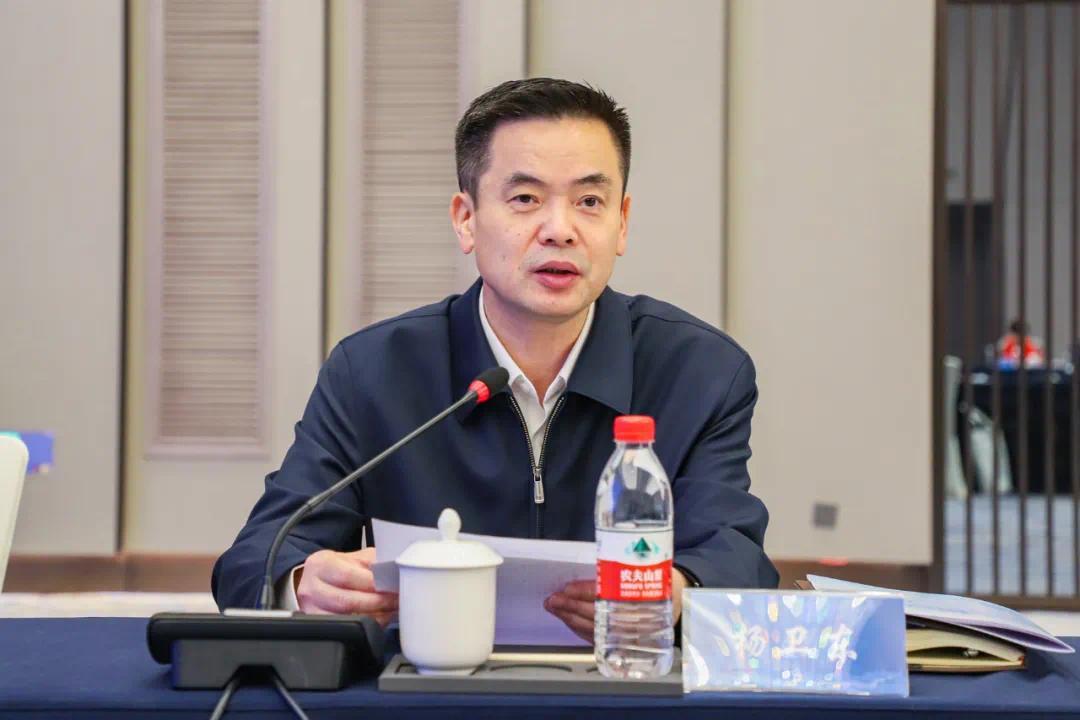 区委书记杨卫东致辞杨卫东在简要介绍过去与现在的南浔后,他说,未来