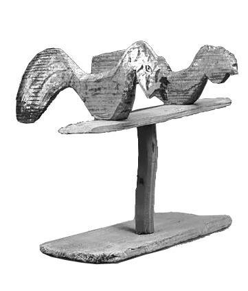 武威博物馆藏汉代彩绘木鸡栖架，磨嘴子出土。