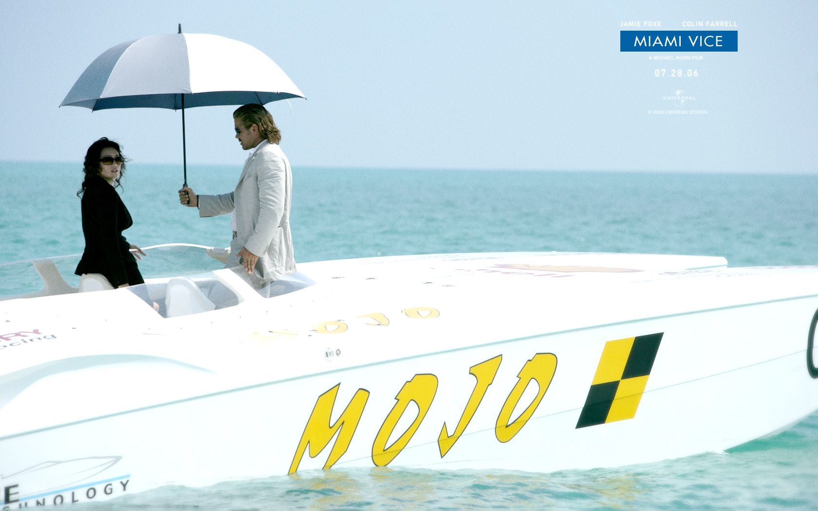 在2006年上映的电影《迈阿密风云》中 巩俐搭档科林&middot;法瑞尔 在片中饰演一个女毒枭