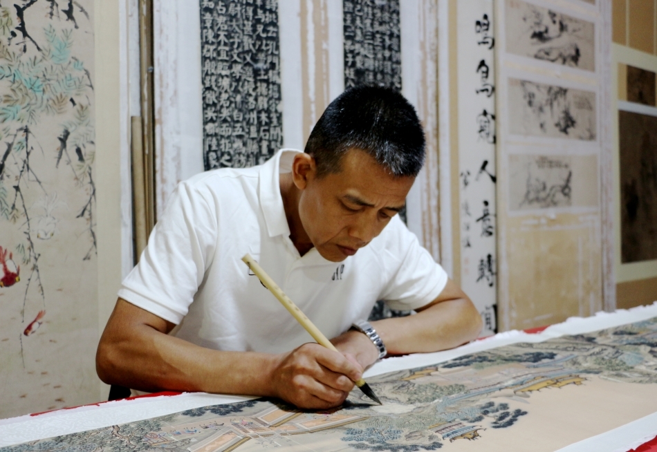 裱糊匠李国强让古字画焕发新生