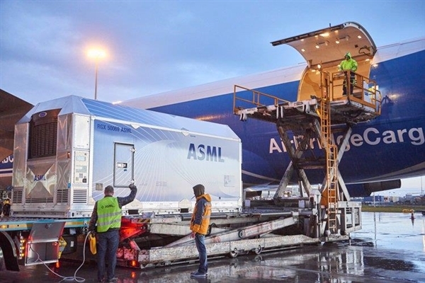 ASML三季度净利大涨63.8%，EUV光刻机出货量刷新纪录