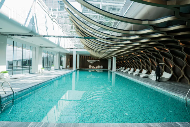 山海湾8号会所泳池 如同当年的世博板块一样,滇池会展板块正在迅速