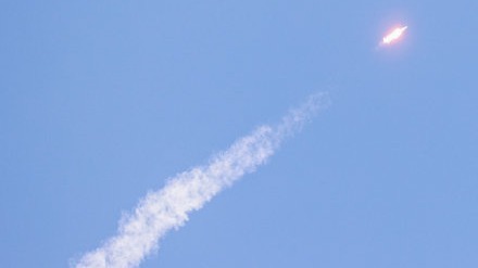 韩国首次成功发射自制运载火箭“世界”号 腾空而起直插云端
