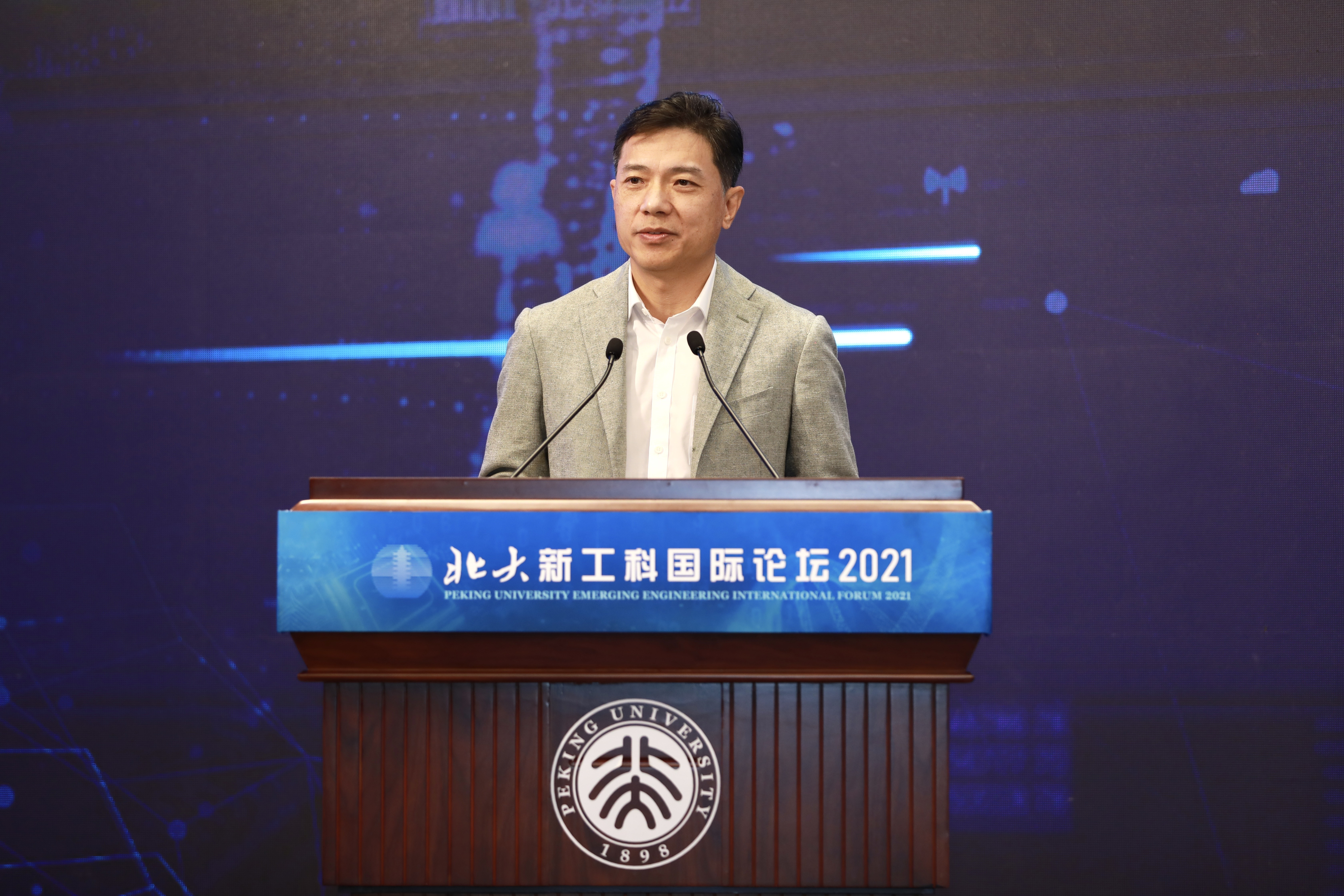 Baidu|百度李彦宏：用工程思维做自动驾驶 未来五年培养500万AI人才