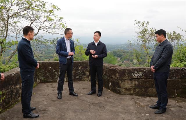 梁平书记钱建超抓住机遇接续奋斗不断把镇域经济做强做优