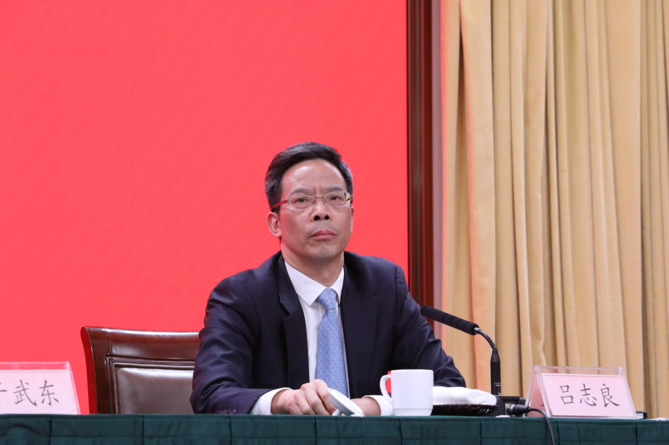 浙江省国资委党委副书记,副主任吕志良出席新闻发布会 缪歌妮 摄