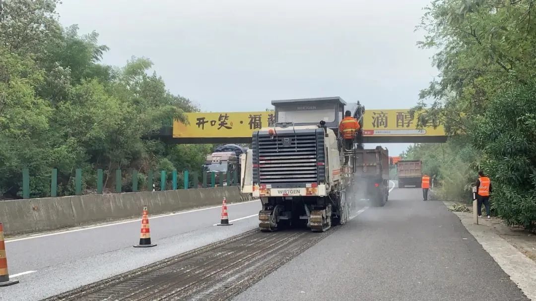 瑞兴于快速交通走廊（瑞金段）公路项目全面发动沥青路面施工