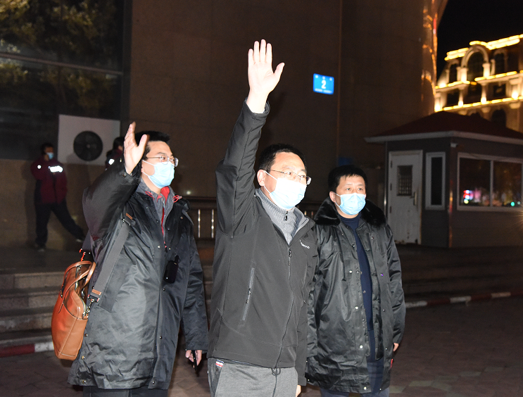 白衣执甲鏖战28天哈医大二院支援巴彦紧急医学救援检验队载誉凯旋