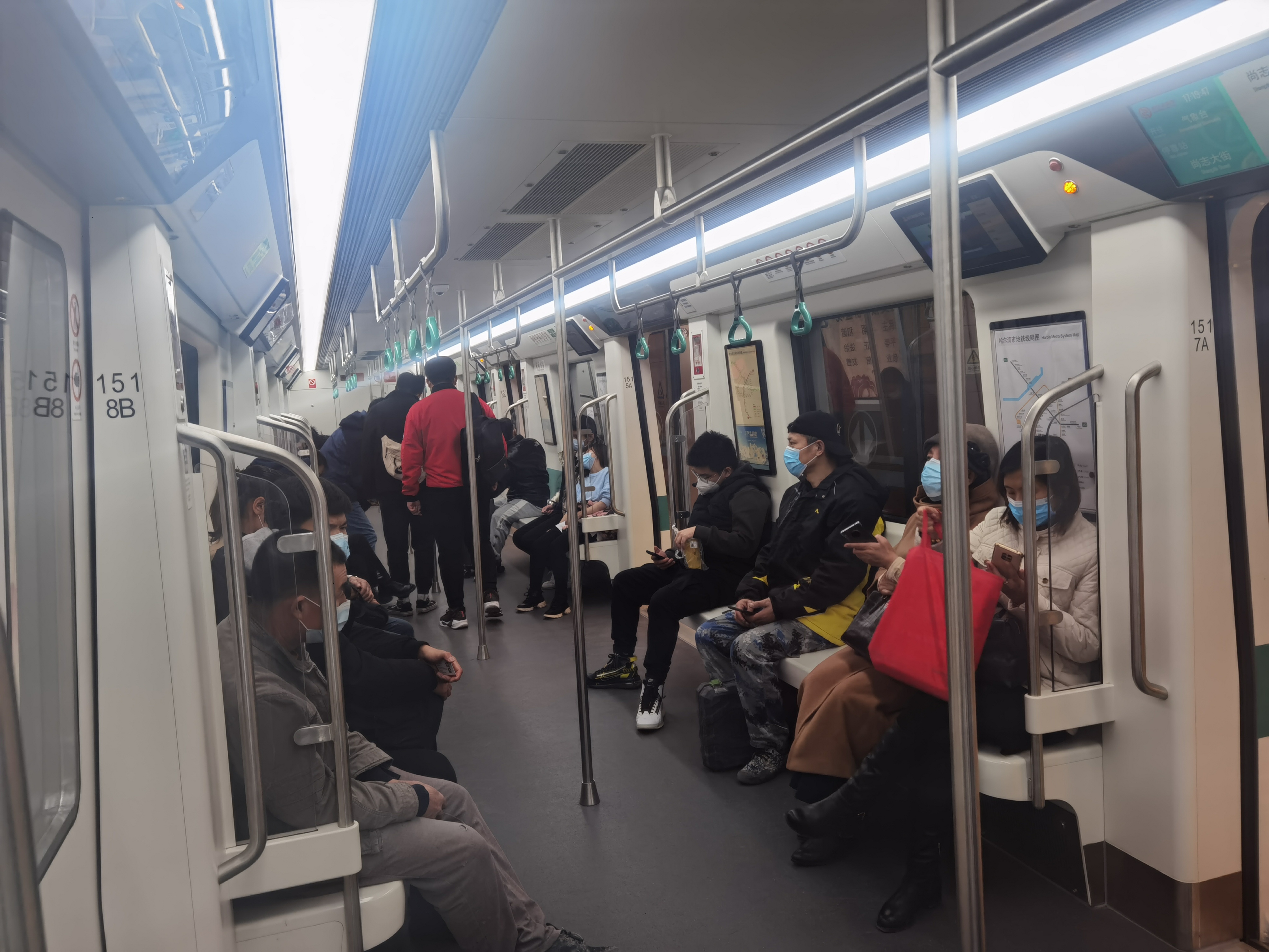 下班乘地铁回家的人群