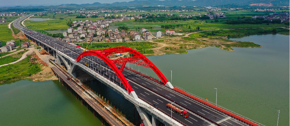 王安石抚河特大桥.记者 陈强 摄