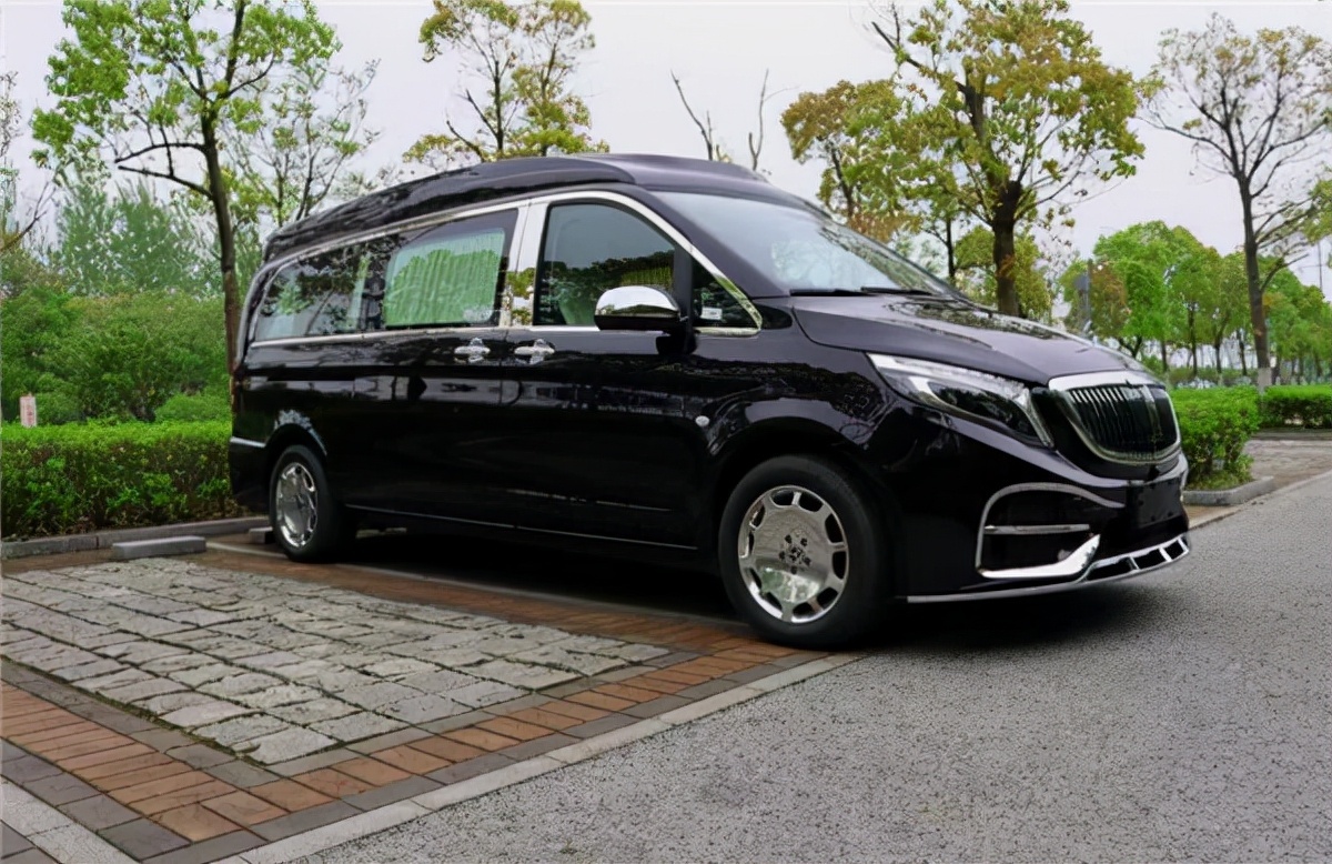 奔驰v260l高顶七座商务车降价中