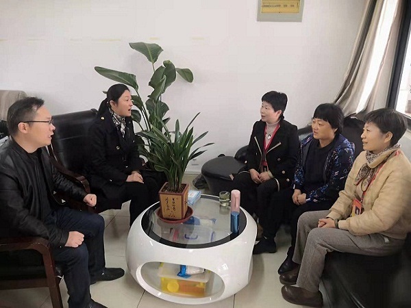 校长方红表示,学校将继续深入开展师德师风宣传教育