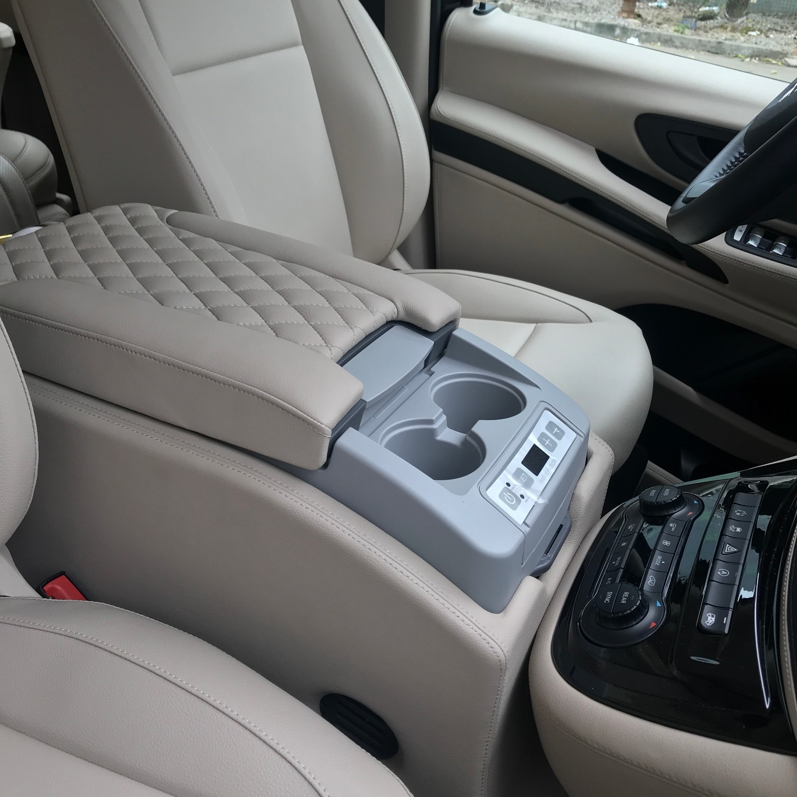 奔驰威霆改装航空座椅内饰升级