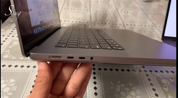 新MacBook Pro抢先开箱:苹果释疑为何要用刘海屏