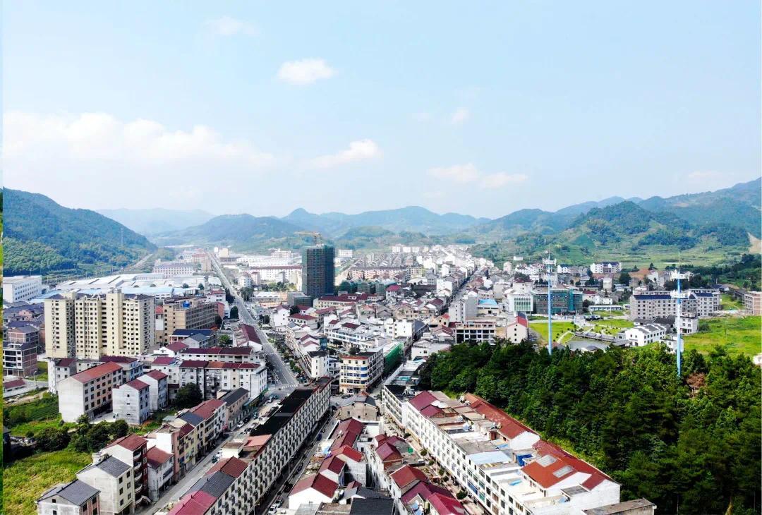 美丽乡村共富家园┃一幅美丽乡村共富图景正徐徐展开磐安尚湖镇高质量