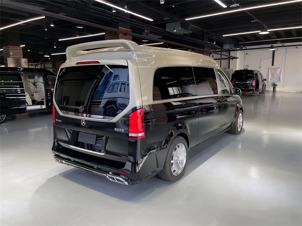 奔驰v260l私人定制四座版,限量黑金双拼外观尽显霸气