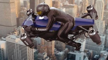 日本一公司发售“飞行摩托车” 售价68万美元时速可达100公里