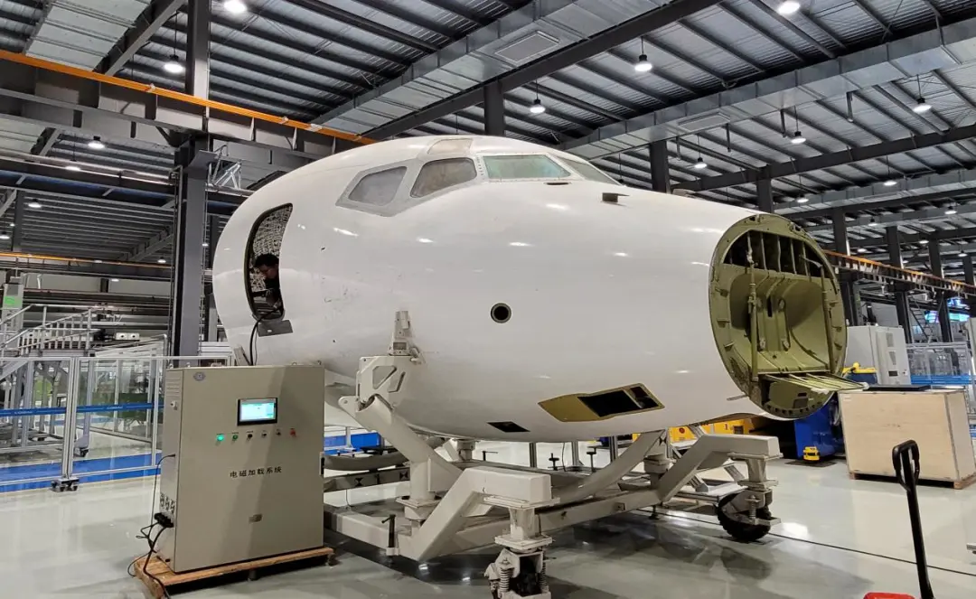 大工旭航研制的系列化电磁铆接设备打破国外垄断