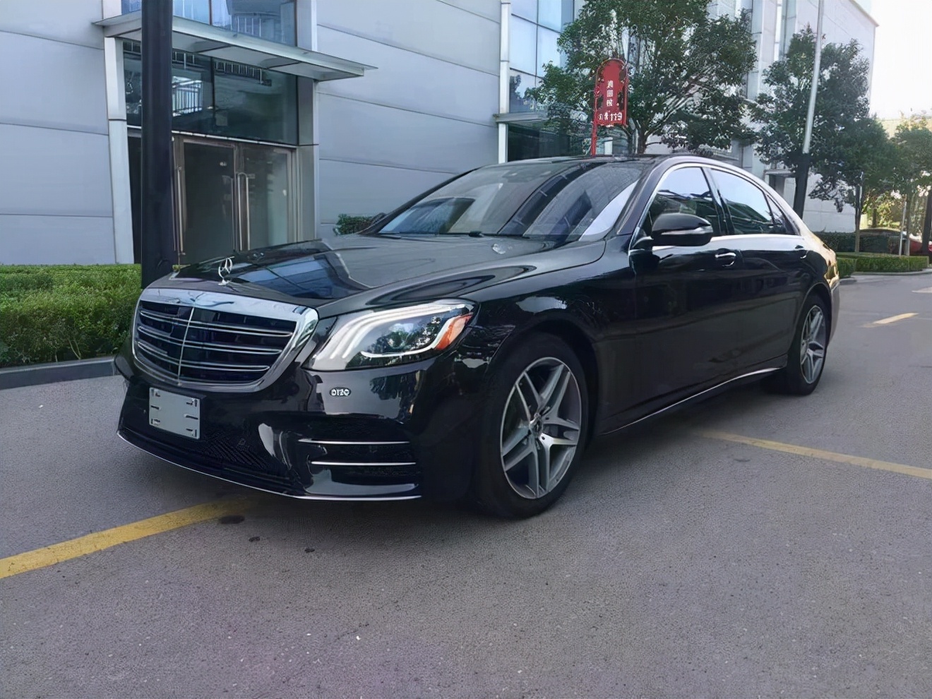 新奔驰s560实车报价按揭购车大优惠