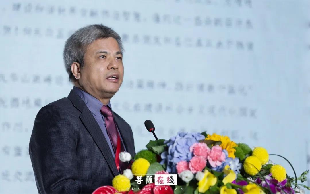 第十届、十一届全国政协副主席、中国人权发展基金会理事长黄孟复委托北京培黎职业学院院长余临宣读书面贺信。